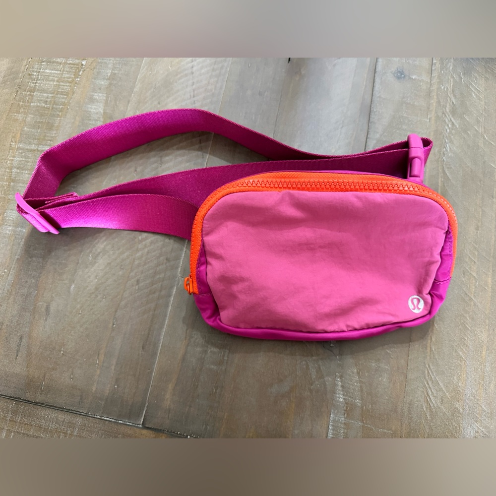 EUC OG Lululemon Athletica Everywhere Belt Bag (EBB), Pink Lychee/Ripened Rasp